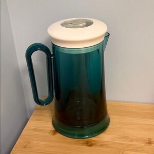 Green Plastic Pitcher with White Lid Qualy Design Brand Jug NEW